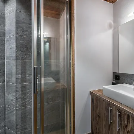 Renove 5 Avec Balcon, Cheminee Et Wifi A 400m Du Centre De - Fr-1-453-170 * Megeve